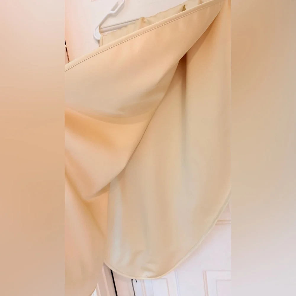 Ilana Wolf NWT Cream Satin Evening Wrap w/ Silk Flower Embellishment. Gorgeous! - Picture 9 of 16
